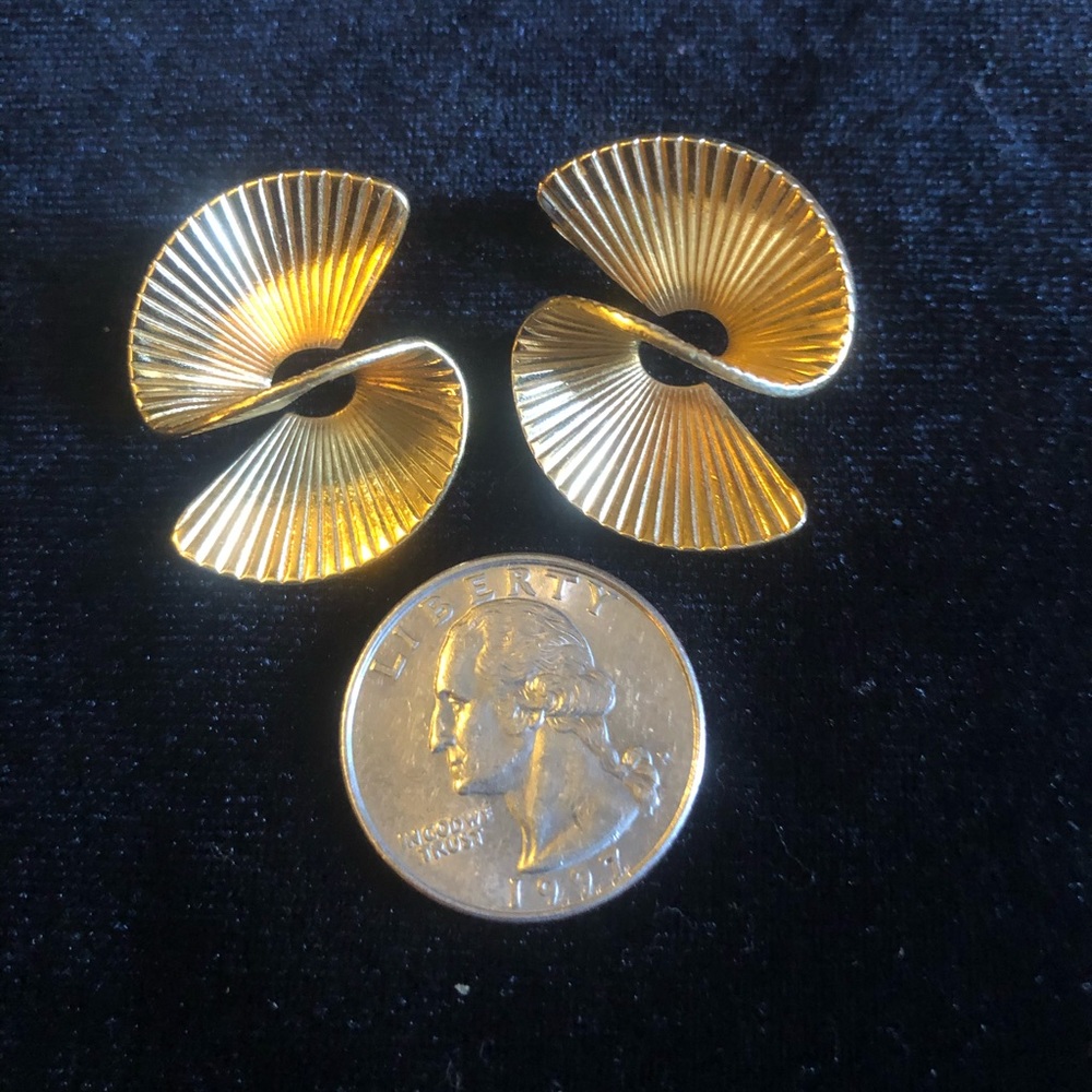 Gold ribbon “s” shaped earrings